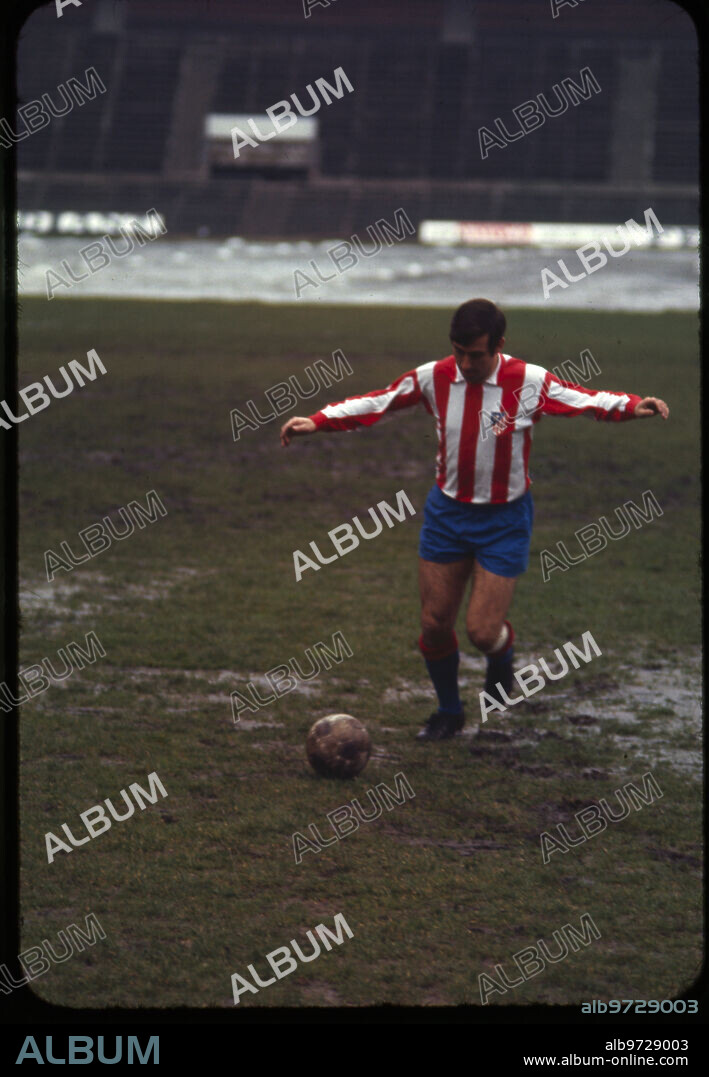 Madrid, 1969. Adelardo practicing with the ball.