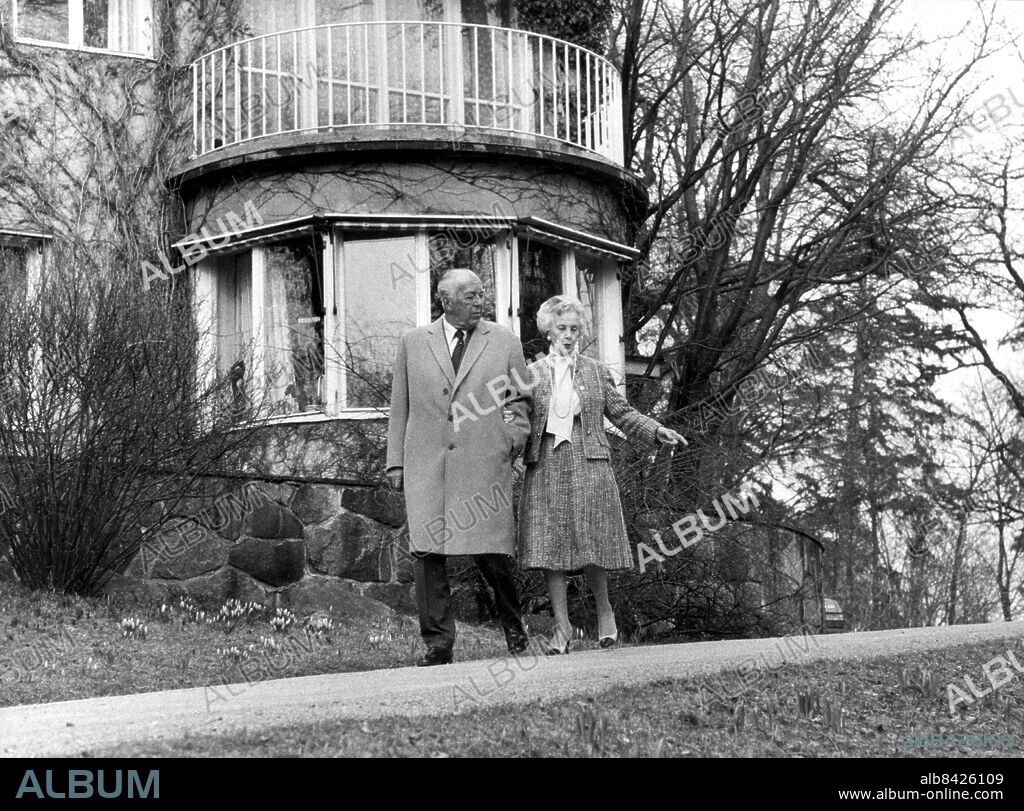 STOCKHOLM 2014-01-29 File. File picture of Villa Solbacken in Stockholm, Sweden. 1999. According to some Swedish media this is the future home of Prince Carl Philip and his girl friend Sofia Hellqvist . It was previousle the home of late Prince Bertil and Princess Lilian (pictured).. /Original caption. ARKIVBILD 1983-04-08 . Prinsessan Lilian och prins Bertil fotograferade utanför sitt hus Villa solbacken på Djurgården.. Foto: Peter Diedrich / SCANPIX Code 20360.