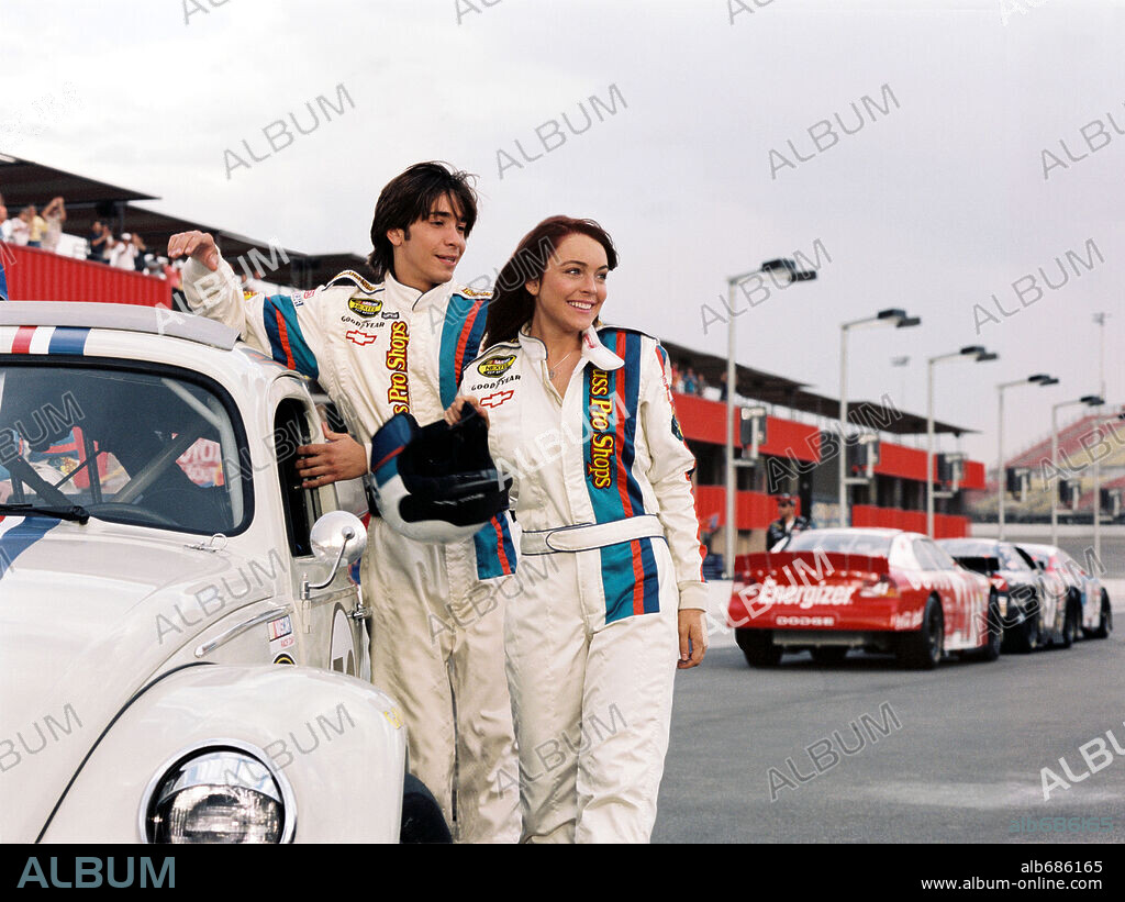 JUSTIN LONG and LINDSAY LOHAN in HERBIE: FULLY LOADED, 2005, directed by ANGELA ROBINSON. Copyright WALT DISNEY PICTURES / CARTWRIGHT, R.