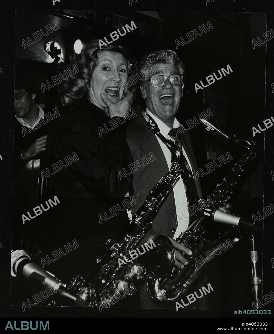Saxophonists Kathy Stobart and Jimmy Skidmore at The Bell, Codicote, Hertfordshire, 10 October 1982.