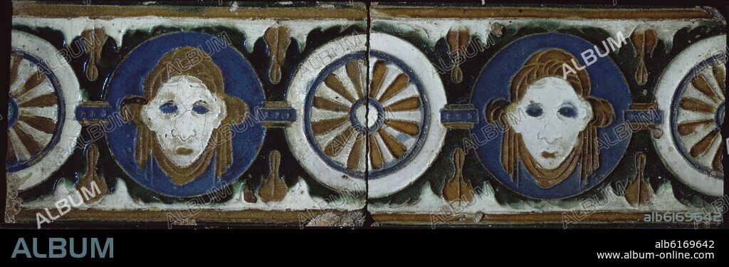 AZULEJO MORISCO TOLEDANO DE ARISTA CON MASCARAS DENTRO DE TONDOS AL GUSTO PLATERESCO -SIGLO XVI.