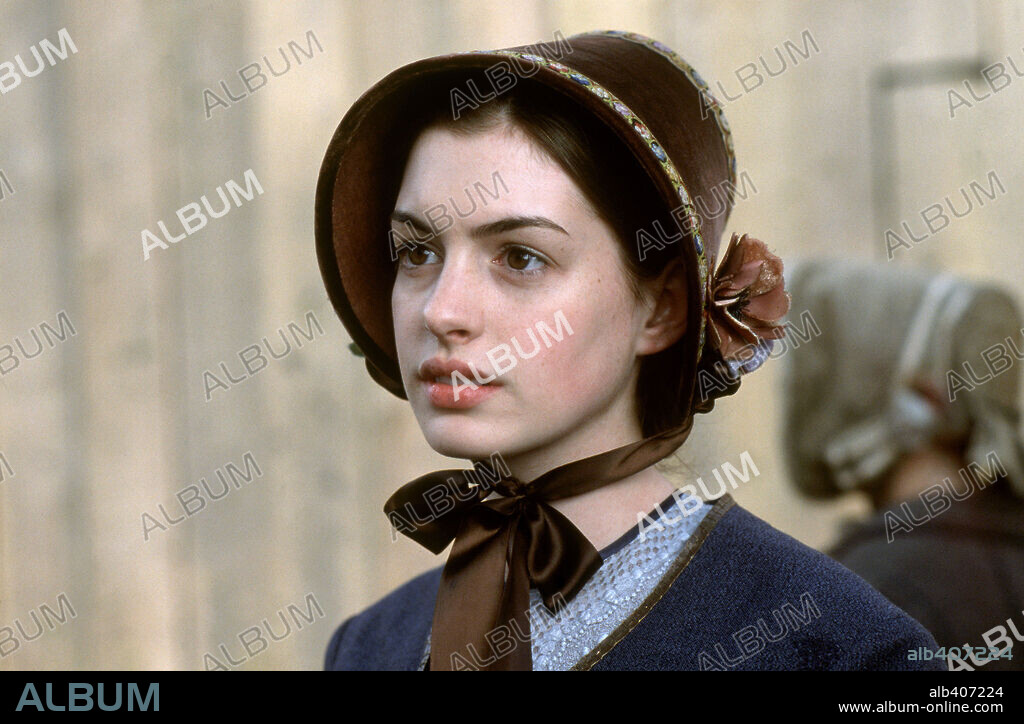 ANNE HATHAWAY in NICHOLAS NICKLEBY, 2002, directed by DOUGLAS MCGRATH. Copyright HART-SHARP ENTERTAINMENT/UNITED ARTISTS/POTBOILER PRODUCTION / MEIN, SIMON.