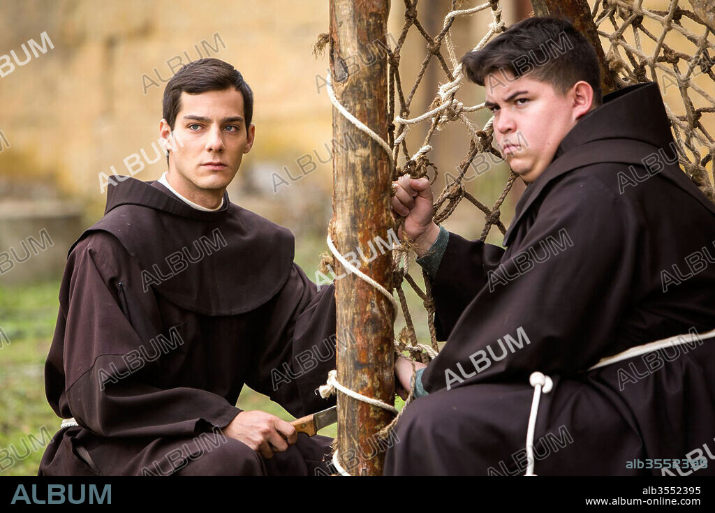 JOEL BOSQUED y PACO RUEDA en QUE BAJE DIOS Y LO VEA, 2017, dirigida por CURRO VELAZQUEZ. Copyright MORENA FILMS/TVE/TURANGA FILMS/UNO EQUIS DIOS / VERGNE, JULIO.