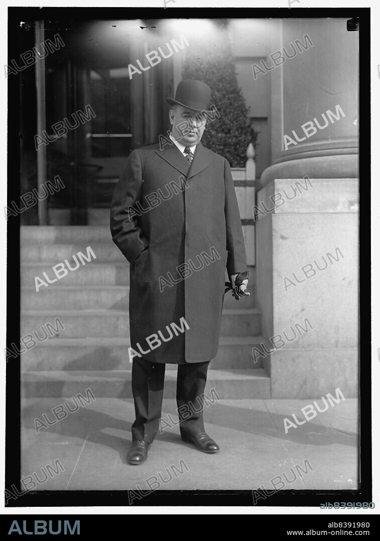 HARRIS & EWING. William Hale Thompson, Mayor of Chicago, between 1911 and 1917. American politician known as Big Bill, famed as one the most unethical mayors in American history, mainly for his open alliance with gangster Al Capone.