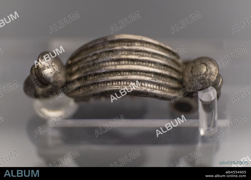 fibula de La Tene I de doble prolongacion, , numancia, Garray, siglo II a.C, museo Numantino de Soria, Soria, Comunidad Autónoma de Castilla, Spain, Europe.