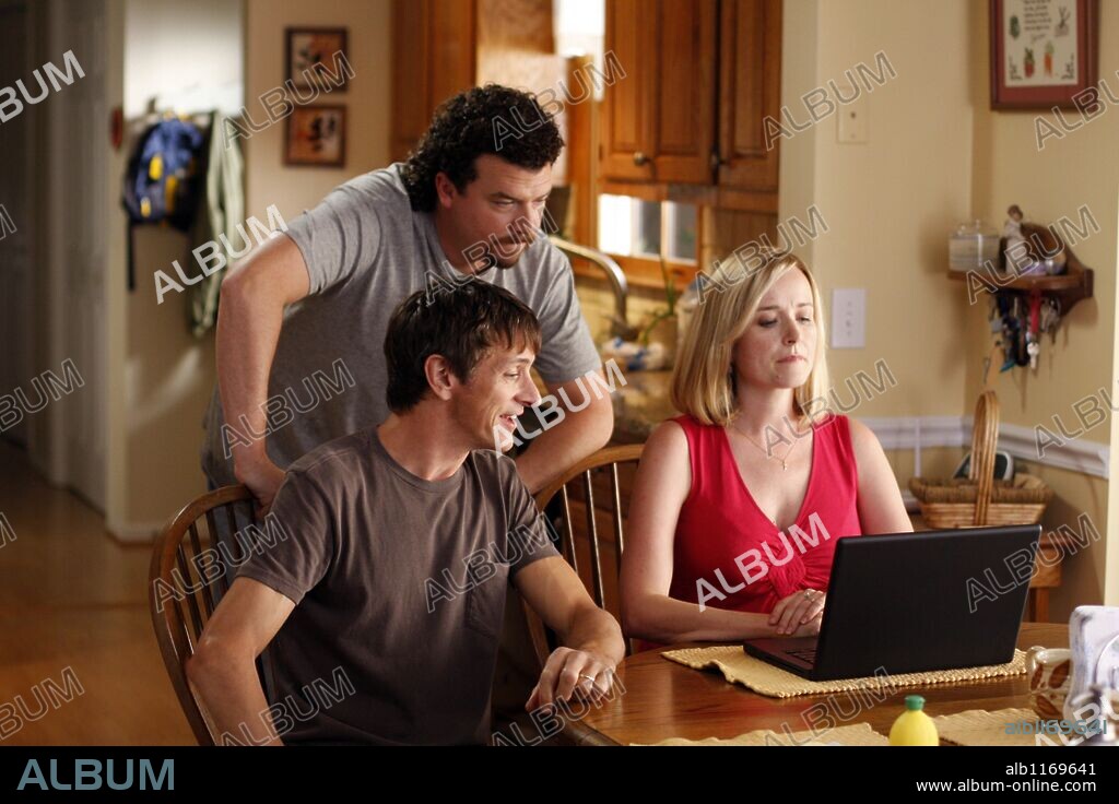 DANNY MCBRIDE, JENNIFER IRWIN and JOHN HAWKES in EASTBOUND & DOWN-TV, 2009, directed by BEN BEST, DANNY MCBRIDE and JODY HILL. Copyright Enemy MIGS Productions / HBO/ Gary Sanchez productions.