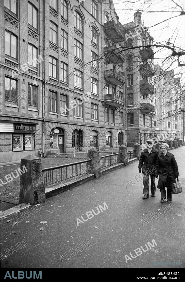 Göteborg 1981-01-25. Hela kvarteret mellan Olivedalsgatan - Linnégatan - Nordenskjöldsgatan - Sveaplan ska rivas och ge plats åt åttavånings flerbostadshus med bostadsrätt. Till vänster anar vi biografen Mignin - *** Local Caption *** GP Foto: Walter Hedén. KAMERAREPORTAGE.