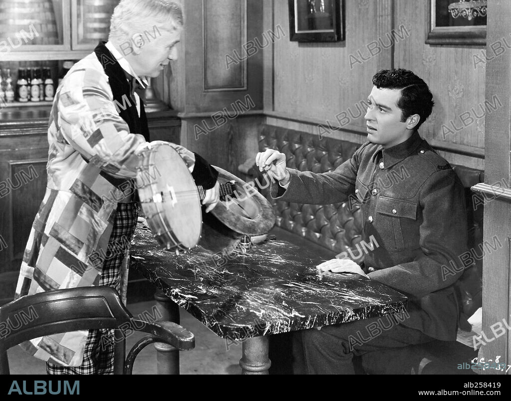 CHARLIE CHAPLIN y SYDNEY CHAPLIN en CANDILEJAS, 1952 (LIMELIGHT), dirigida por CHARLES CHAPLIN. Copyright UNITED ARTISTS.