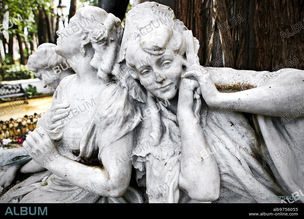 Sevilla, 07/02/2013, monumento de Gustavo Adolfo Becquer en el parque de María Luisa. Foto: Raúl doblado Archsev.