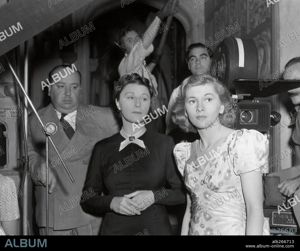 ALFRED HITCHCOCK, JOAN FONTAINE y JUDITH ANDERSON en REBECA, 1940 (REBECCA), dirigida por ALFRED HITCHCOCK. Copyright Selznick International Pictures.