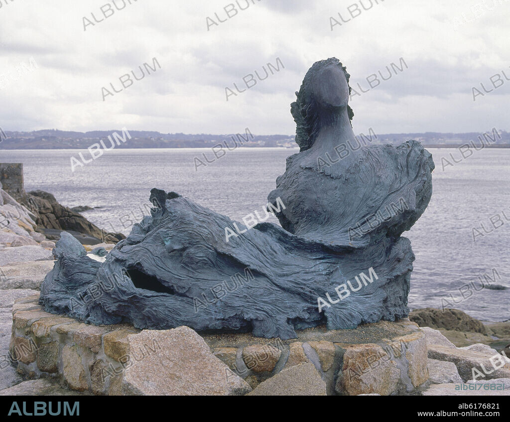 MARÍA JESÚS URGOITI. LA SIRENITA - ESCULTURA EN BRONCE EN LA PLAYA DE SAN AMARO.