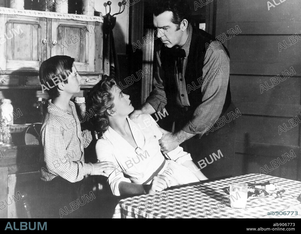 DOROTHY MALONE and FRED MACMURRAY in AT GUNPOINT, 1955, directed by ALFRED L. WERKER. Copyright ALLIED ARTISTS PICTURES.
