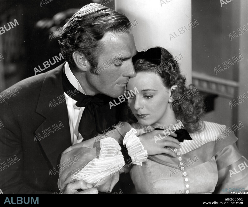 MARGARET SULLAVAN and RANDOLPH SCOTT in SO RED THE ROSE, 1935, directed by KING VIDOR. Copyright PARAMOUNT PICTURES.
