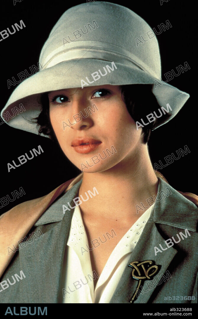 ARIADNA GIL in BELLE EPOQUE, 1992, directed by FERNANDO TRUEBA. Copyright FERNANDO TRUEBA P.C. S.A.