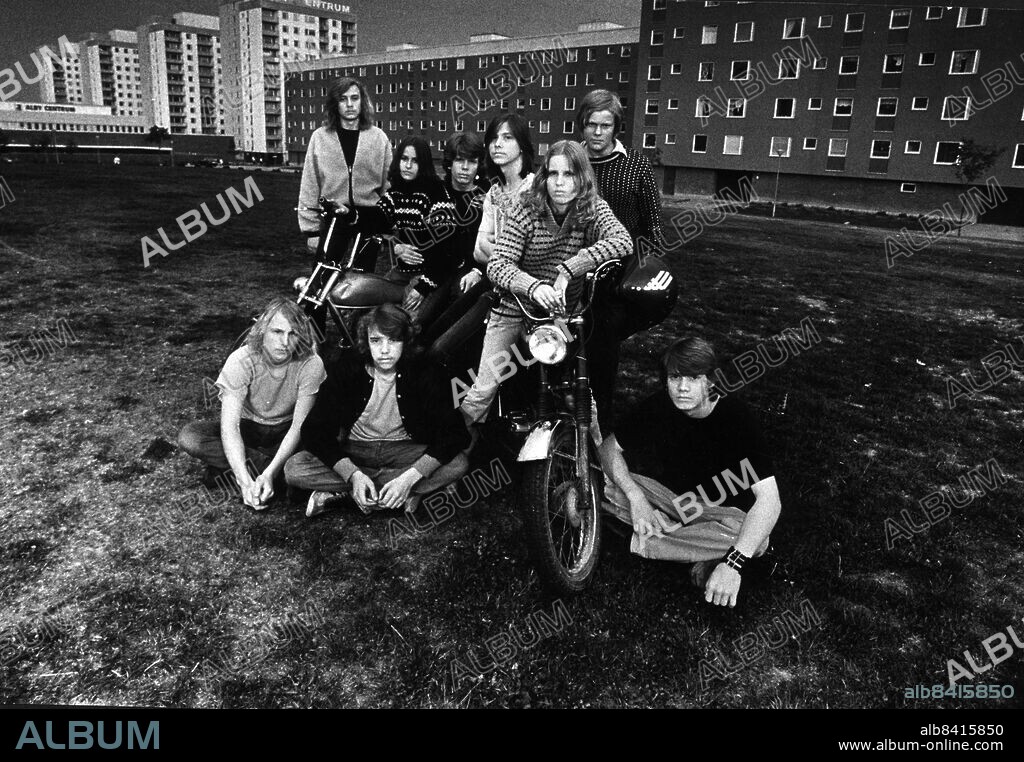 ALBY 1980 - 21:ans mysrum kallar ungdomarna lokalen i Alby de la beslag på för sex år sedan. Här har de älskat och hatat och uppfostrat varandra, . Foto: Stefan Lindblom Kod: 192 . COPYRIGHT SCANPIX SWEDEN.