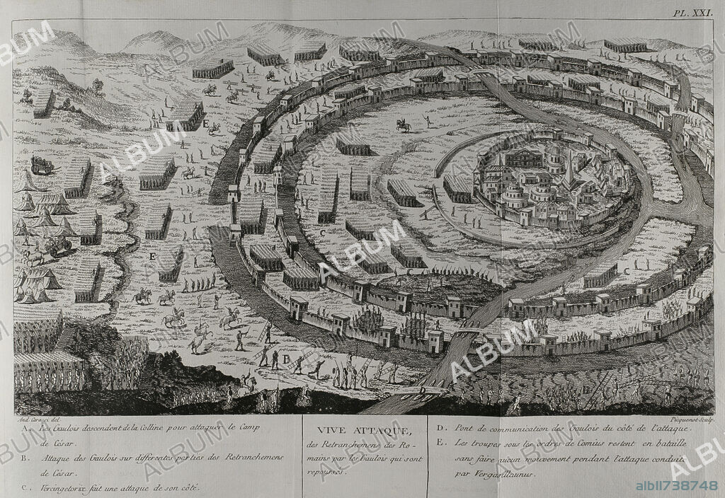Guerra de las Galias (58 a.C.-50 a.C.). Sitio de Alesia, 52 a.C. Enfrentamiento militar culminante de las Guerras de las Galias, librado en torno al oppidum galo (asentamiento fortificado) de Alesia, en la actual Francia, un importante centro de la tribu mandubia. El ejército romano de Julio César luchó contra una confederación de tribus galas unidas bajo el liderazgo de Vercingétorix de los arvernos. Fue el último gran combate entre galos y romanos, considerándose uno de los mayores logros militares de César. El ejército romano construyó dos líneas de fortificaciones: una muralla interior para mantener dentro a los galos asediados y una muralla exterior para mantener fuera a la fuerza de auxilio gala. La batalla de Alesia supuso el fin de la independencia gala en lo que hoy es territorio de Francia y Bélgica. Duro ataque a las trincheras romanas por parte de los galos, los cuales fueron rechazados. Grabado. "Commentaires de Cesar, avec des notes historiques, critiques et militaires, por el conde Turpin de Crisse". Tomo II. París, 1785.