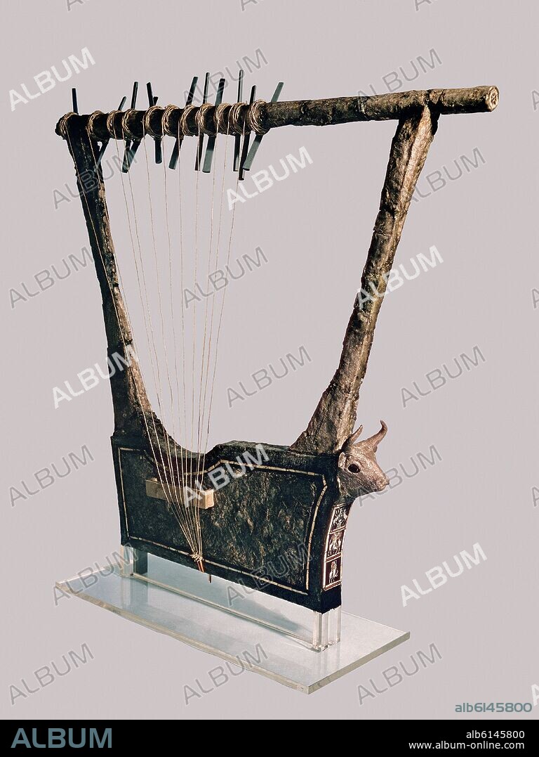 LIRA DE PLATA DE UR - 2800 AC.