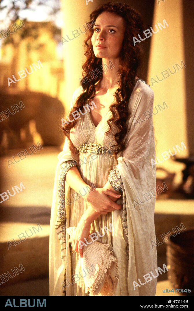 SAFFRON BURROWS in TROY, 2004, directed by WOLFGANG PETERSEN. Copyright WARNER BROS. / BAILEY, ALEX.
