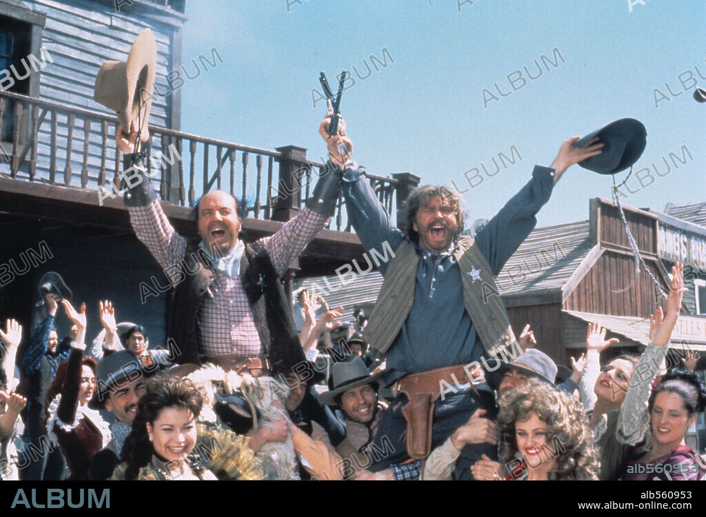 BIGOTE ARROCET y CHIQUITO DE LA CALZADA en AQUI LLEGA CONDEMOR [EL PECADOR DE LA PRADERA], 1996, dirigida por ALVARO SAENZ DE HEREDIA. Copyright PRODUCCIONES A.S.H. FILMS.