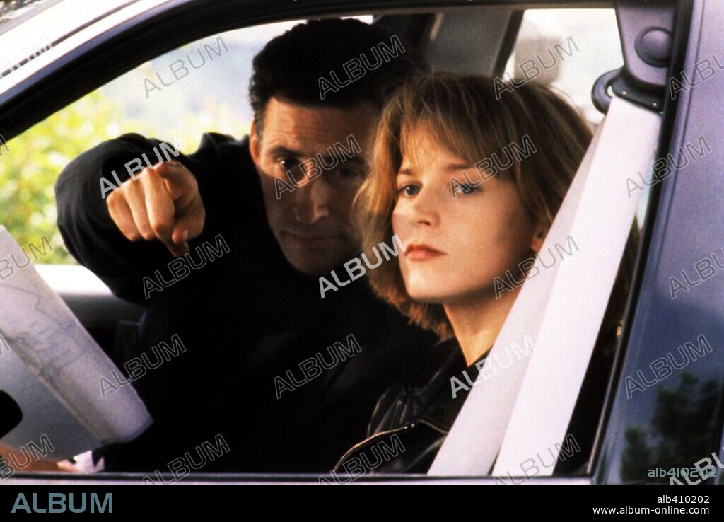 BRIDGET FONDA und GABRIEL BYRNE in CODENAME - NINA, 1993 (POINT OF NO RETURN), unter der Regie von JOHN BADHAM. Copyright WARNER BROTHERS.