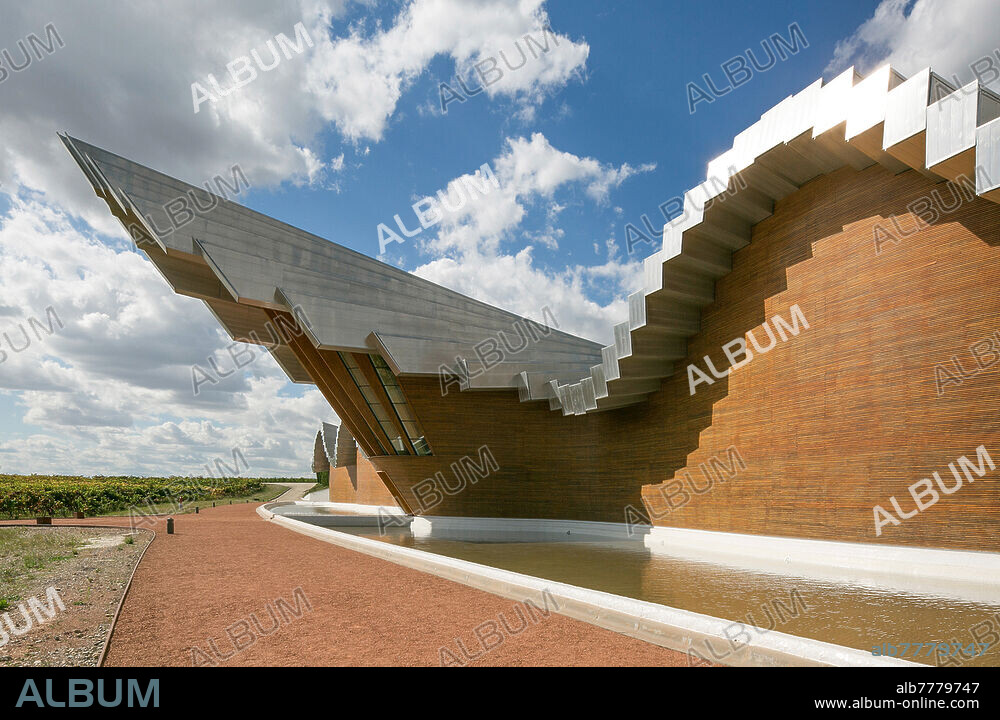 Spanien Laguardia La Rioja 1323 Bodegas Ysios 1998-2001 von Santiago Calatrava Teilansicht.