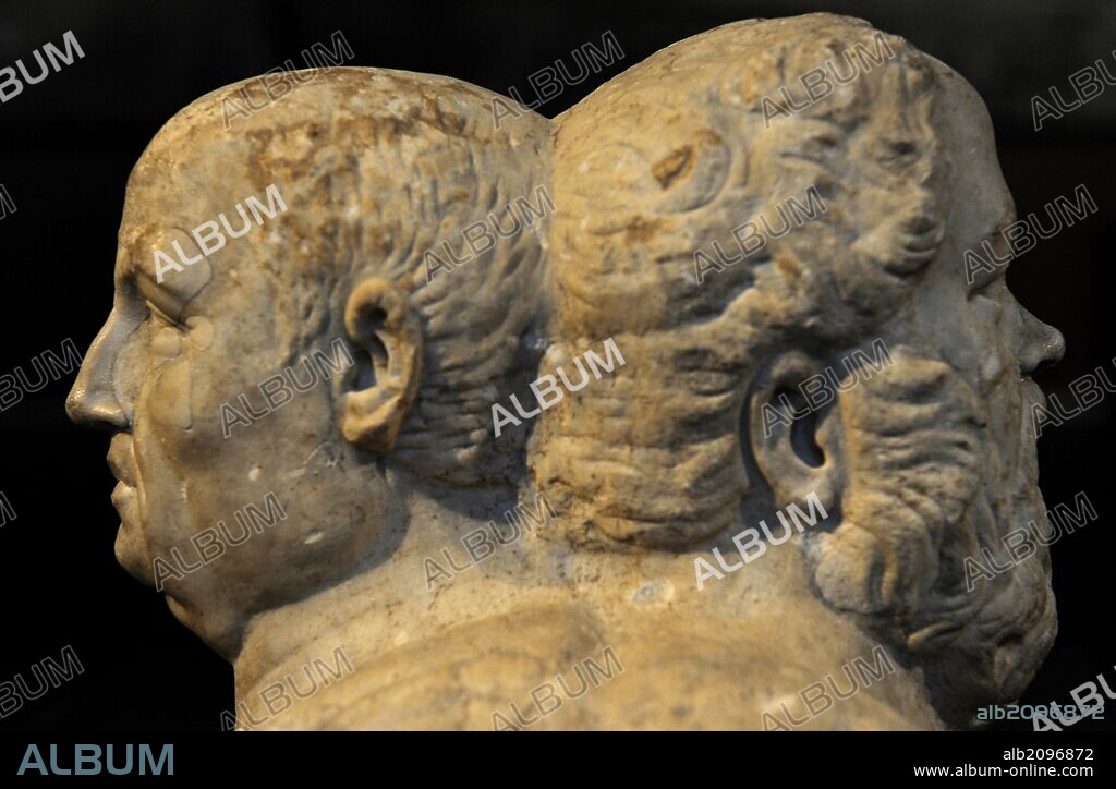 DOBLE BUSTO de SOCRATES (-470 A-399). Filósofo griego y lUCIO ANNEO SENECA (4 a. C-65 d. C.). "El Joven". Filósofo romano moralista. Copia. S. III d. C. Neues Museum (Nuevo Museo). Berlín. Alemania. Europa.