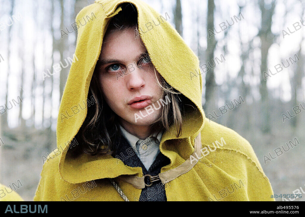 MICHAEL PITT en EL BOSQUE, 2004 (THE VILLAGE), dirigida por M. NIGHT SHYAMALAN. Copyright TOUCHSTONE PICTURES.