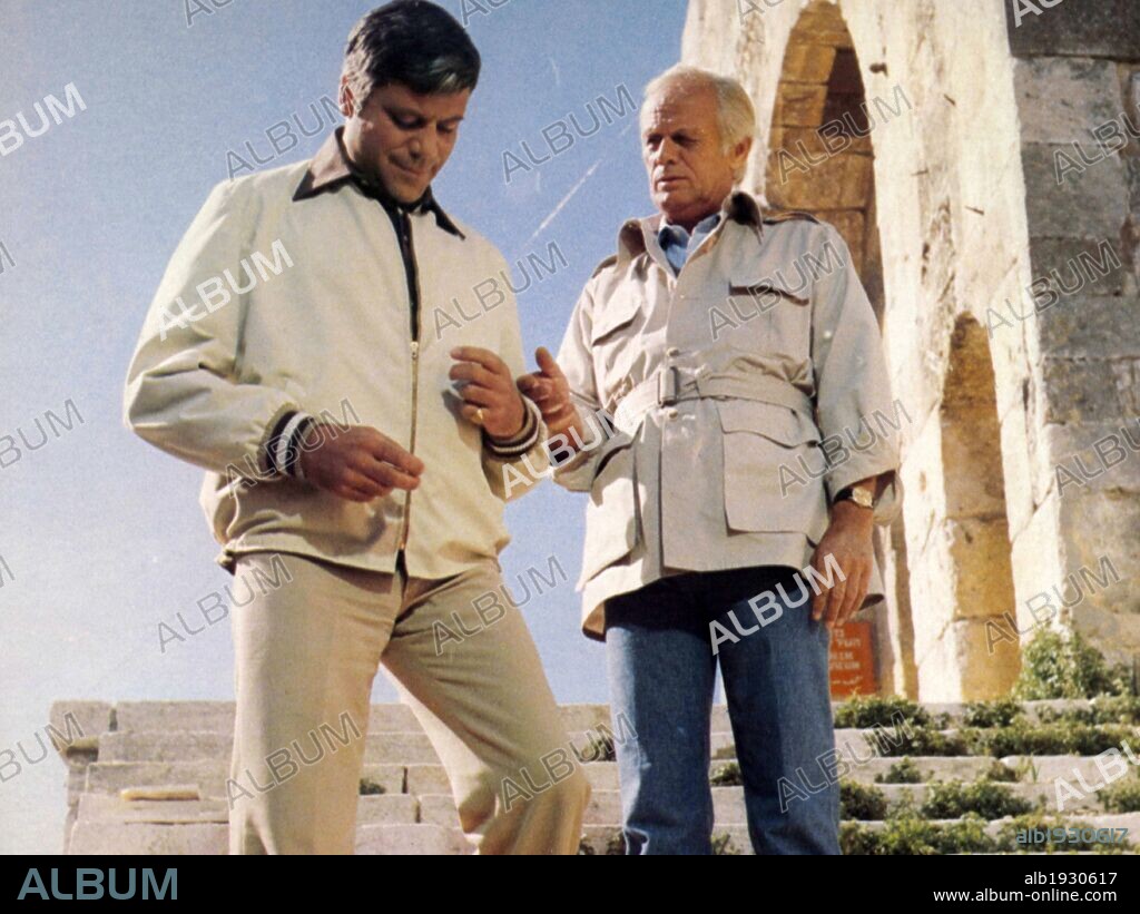 OLIVER REED and RICHARD WIDMARK in THE SELL OUT, 1976, directed by PETER COLLINSON. Copyright HEMDALE.