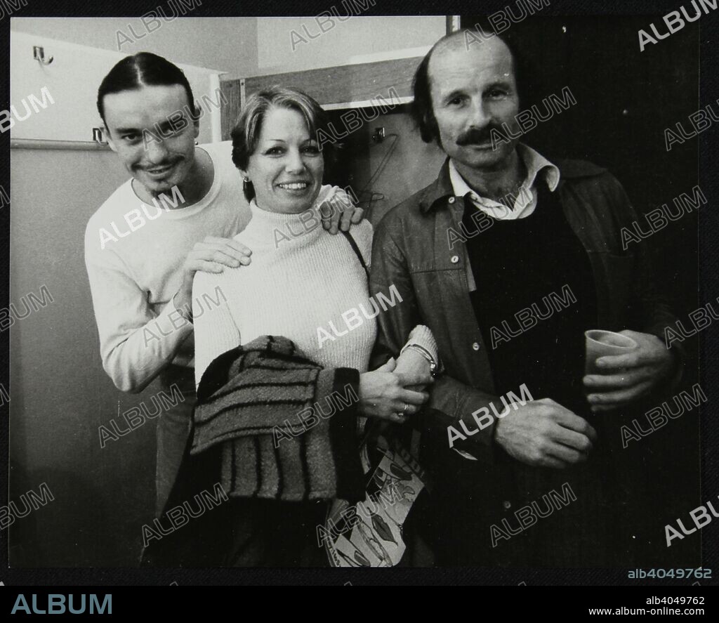 Weather Report band members Jaco Pastorius and Joe Zawinul with Jacki Kirkham-Pamflett at the Odeon, Birmingham, October 1977.