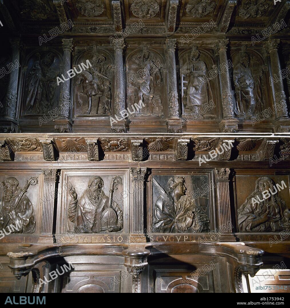 ARTE S. XVIII. ESPAÑA. MONASTERIO DE SOBRADO DE LOS MONJES (1708). Detalle de la SILLERIA DEL CORO con representación de distintos santos. En primer término SAN ATANASIO, SAN CUCUFATE y SANTA MARIA MAGDALENA. SOBRADO DE LOS MONJES. Provincia de A Coruña. Galicia.