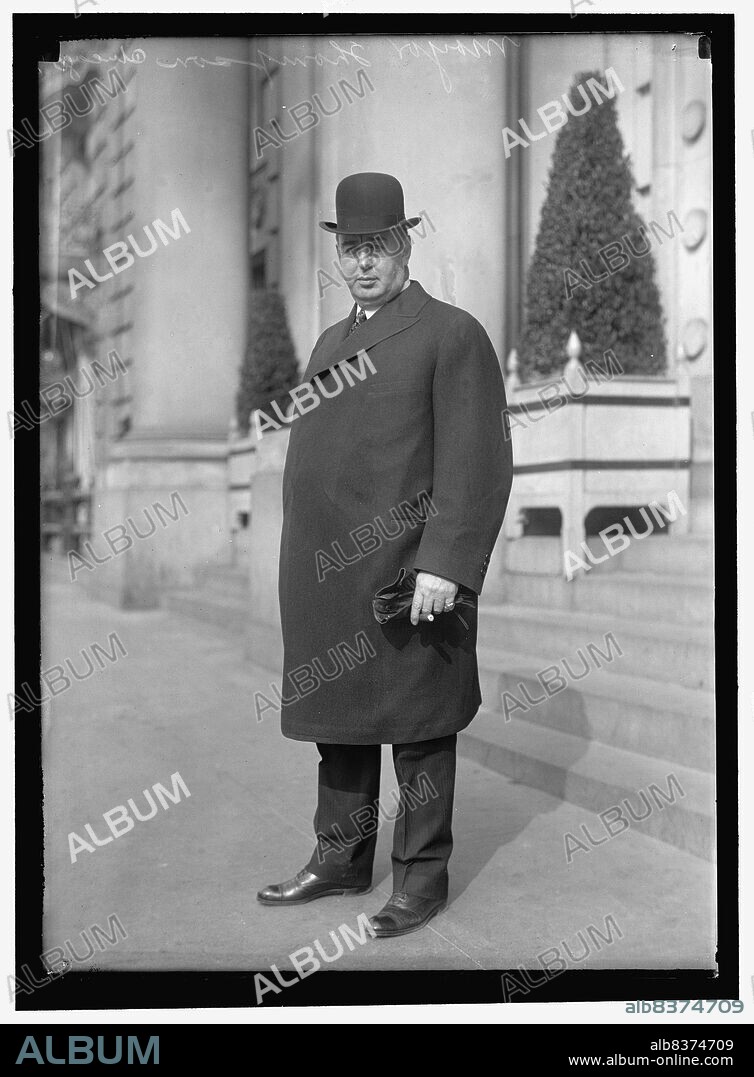 HARRIS & EWING. William Hale Thompson, Mayor of Chicago, between 1911 and 1917. American politician known as Big Bill, famed as one the most unethical mayors in American history, mainly for his open alliance with gangster Al Capone.