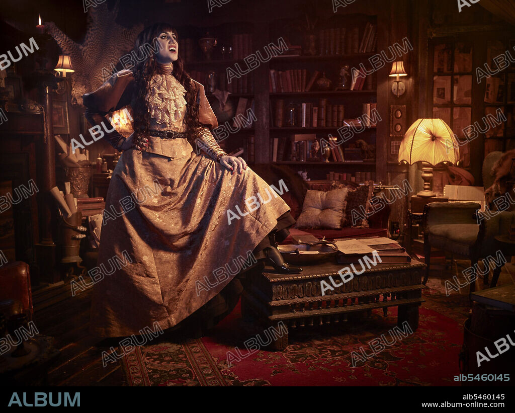 NATASIA DEMETRIOU dans WHAT WE DO IN THE SHADOWS, 2019, réalisé par JASON WOLINER, JEMAINE CLEMENT, LIZA JOHNSON et TAIKA WAITITI. Copyright FX PRODUCTIONS.