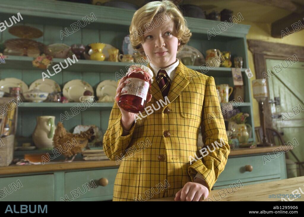 EROS VLAHOS in NANNY MCPHEE AND THE BIG BANG, 2010, unter der Regie von SUSANNA WHITE. Copyright UNIVERSAL PICTURES.