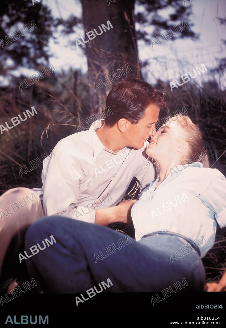 PAT BOONE and SHIRLEY JONES in APRIL LOVE, 1957, directed by HENRY LEVIN. Copyright 20TH CENTURY FOX.