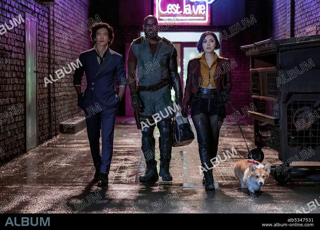 ALEX HASSELL, DANIELLA PINEDA y JOHN CHO en COWBOY BEBOP, 2021, dirigida por ALEX GARCIA LOPEZ y MICHAEL KATLEMAN. Copyright Tomorrow Studios / Netflix.