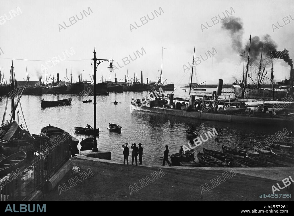 Europe, italy, Tuscany, livorno, view of the port, 1900-10.