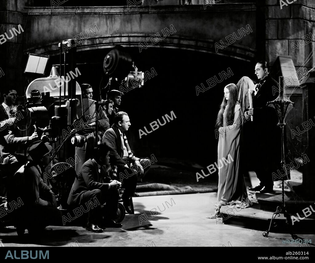 BELA LUGOSI, CAROL BORLAND, JAMES WONG HOWE and TOD BROWNING in MARK OF THE VAMPIRE, 1935, directed by TOD BROWNING. Copyright M.G.M.