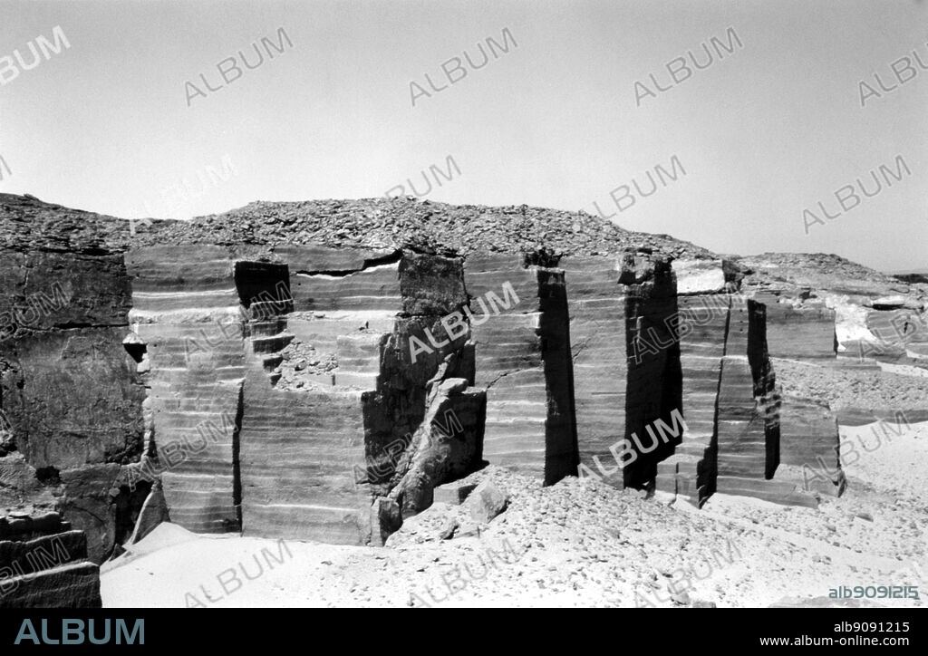 The Silsila quarries. Stone for the Temple of Horemheb came from this quary located 40 miles north of Aswan along the banks of the river Nile in Egypt. Possibly near Kom Ombo. King Merenptah (ca. 1212 - 1202 B.C.), may have built a mortuary temple and buildings for the cult of Re from the Silsila quarry. ©TopFoto.