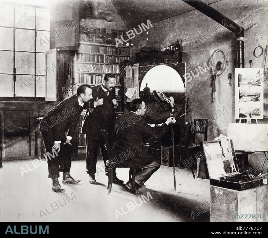 HISTORY OF PHOTOGRAPHY self-portrait of Francesco Negri (in the middle, 18 December 1841 - 21 December 1924): together with another unidentified man, observes his friend painter Angelo Morbelli (18 July 1853 - 7 November 1919) while painting in his studio. Photograph by Francesco Negri, Italy, Casale Monferrato, circa 1900.
