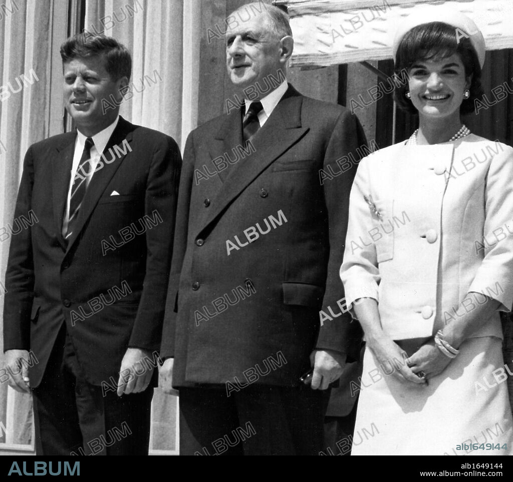 US President John Kennedy, President Charles de Gaulle and Jackie Kennedy in Paris at the Elysee Palace May 31, 1961.