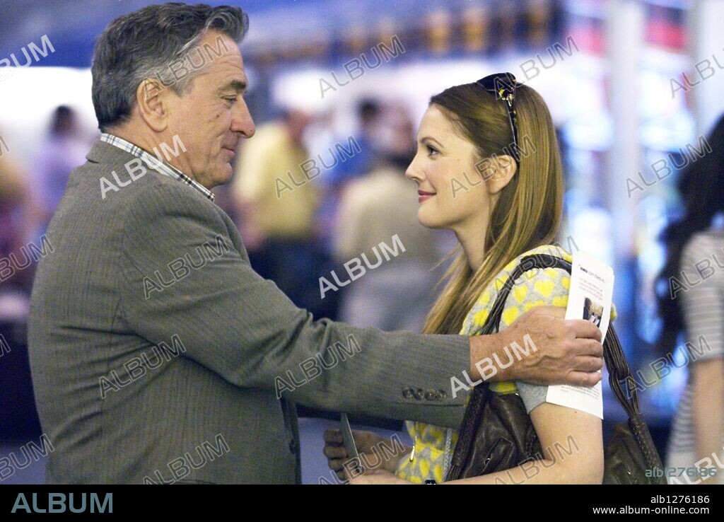 DREW BARRYMORE and ROBERT DE NIRO in EVERYBODY'S FINE, 2009, directed by KIRK JONES. Copyright MIRAMAX FILMS.