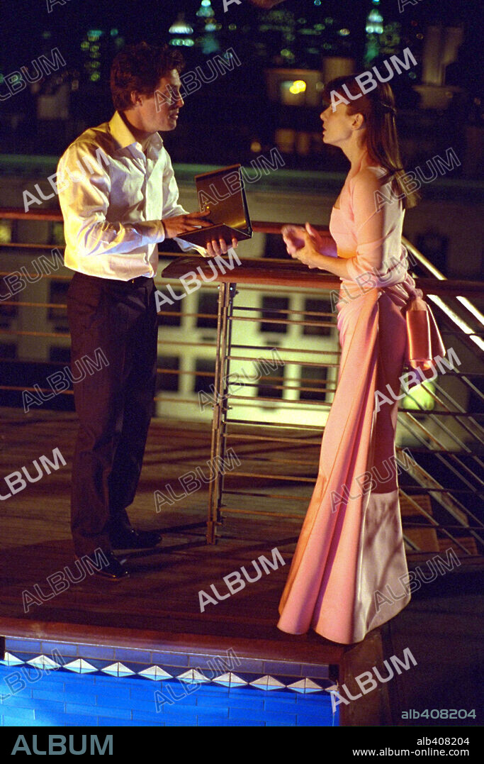 HUGH GRANT y SANDRA BULLOCK en AMOR CON PREAVISO, 2002 (TWO WEEKS NOTICE), dirigida por MARC LAWRENCE. Copyright WARNER BROS. PICTURES.