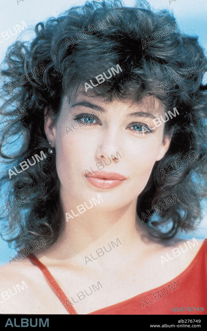 KELLY LEBROCK en LA MUJER DE ROJO, 1984 (THE WOMAN IN RED), dirigida por GENE WILDER. Copyright ORION PICTURES.