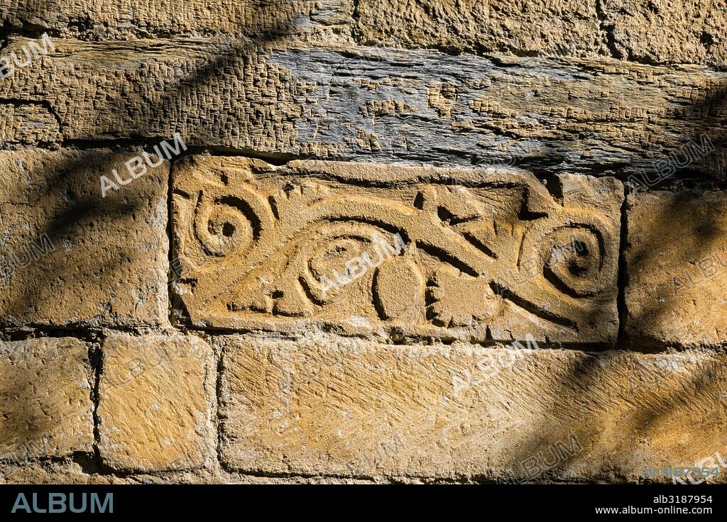 relieves en el muro, iglesia de Sant Felix de Vilac , Vilac , municipio de Vielha e Mijaran , Valle de Aran, cordillera de los Pirineos, Spain, europe.