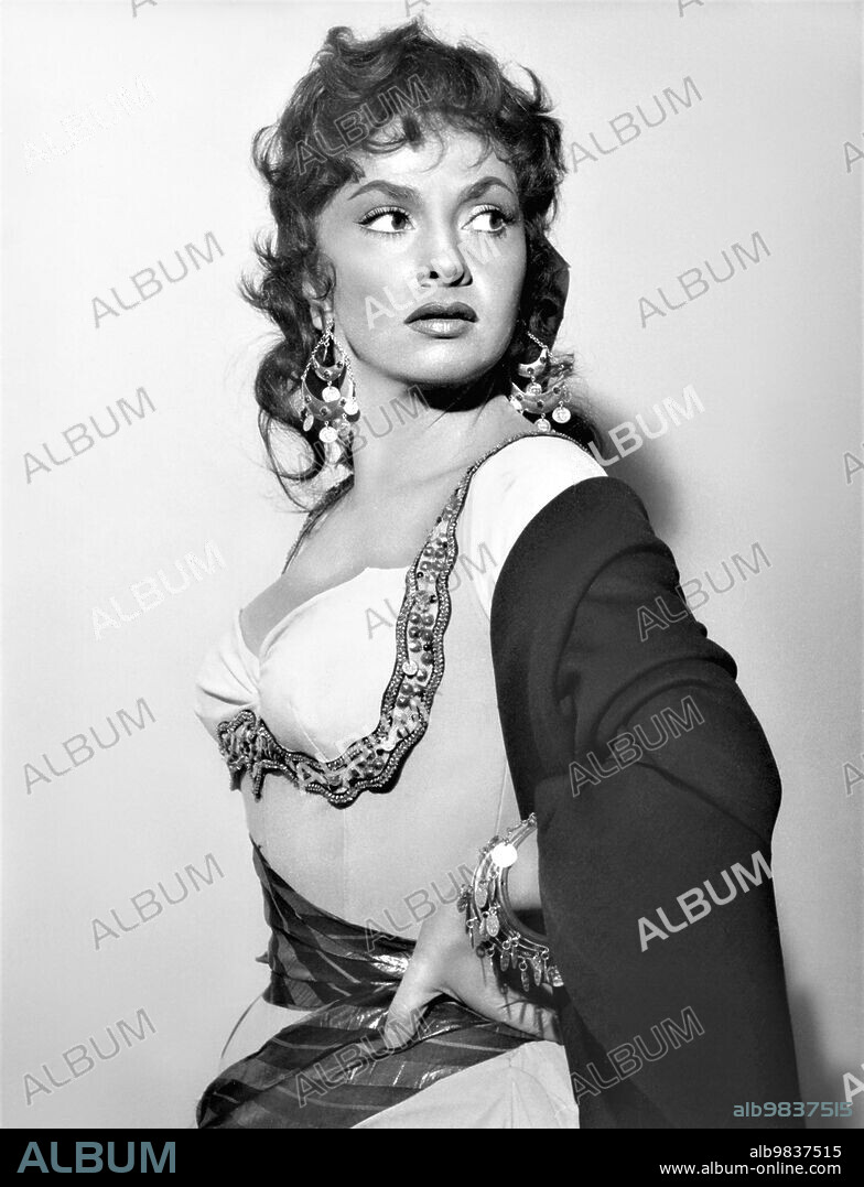 GINA LOLLOBRIGIDA in DER GLÖCKNER VON NOTRE DAME, 1956 (NOTRE DAME DE PARIS), unter der Regie von JEAN DELANNOY. Copyright PARIS-FILM PRODUCTIONS/ALLIED ARTISTS.
