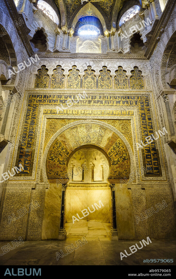 Puerta y cúpula de la maqsura, construida durante la ampliación de Alhakén IIMezquita-catedral de Córdoba, Andalucia, Spain.