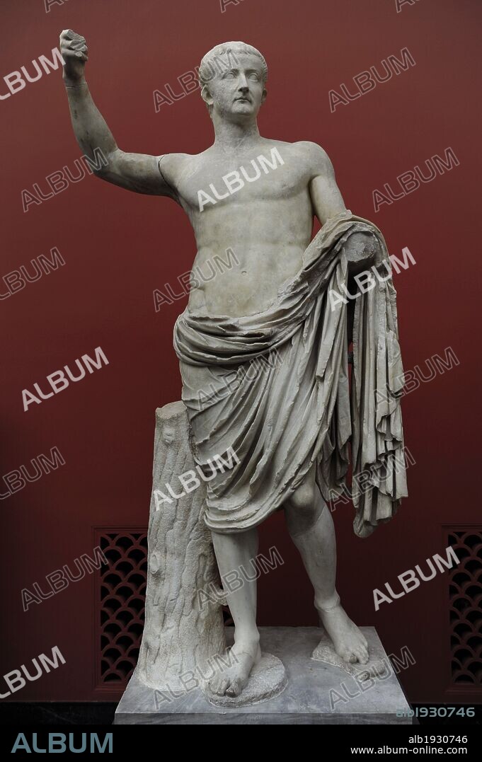 TIBERIO (Tiberio Iulius Caesar) (Roma, h.42 a.C.Misena,37 d.C.). Emperador romano (12-37). Fue adoptado por Augusto, quien lo nombró su sucesor. Perteneciente a la dinastía Julio-Claudia. Escultura procedente del Santuario de Diana en Nemi. S. I d.C. Mármol. Museo Carlsberg Glyptotek. Copenhague. Dinamarca. Norte Europa.