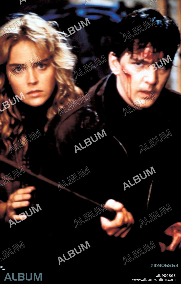 ANDREW McCARTHY y SHARON STONE en EL AÑO DE LAS ARMAS, 1991 (YEAR OF THE GUN), dirigida por JOHN FRANKENHEIMER. Copyright FIRST INDEPENDENT.
