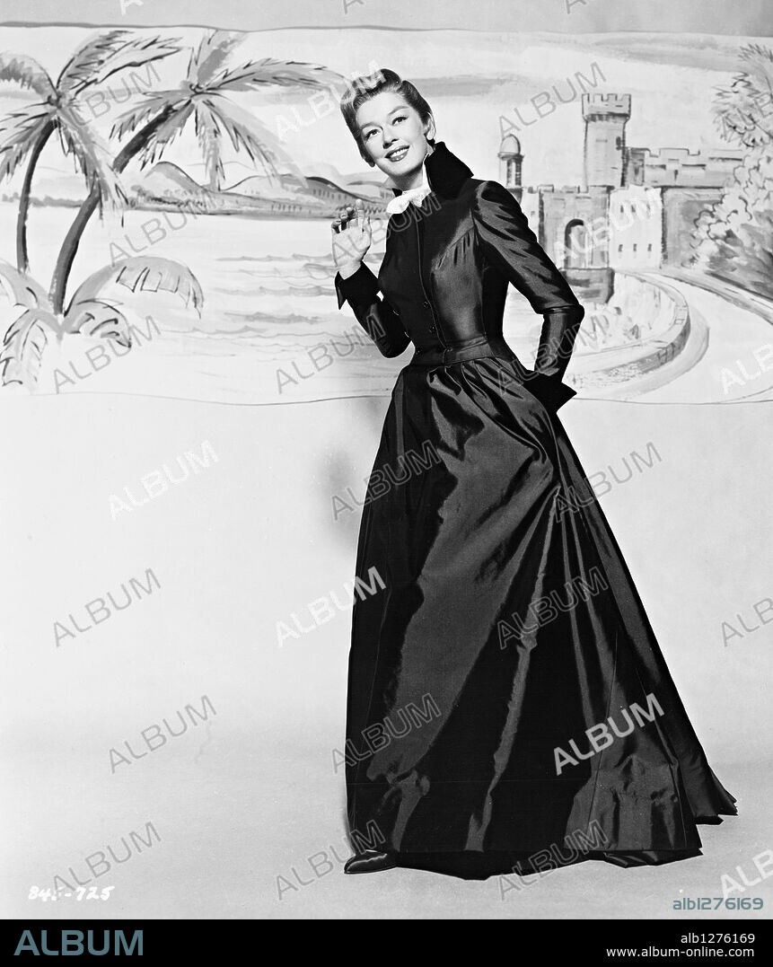 ROSALIND RUSSELL in AUNTIE MAME, 1958, directed by MORTON DACOSTA.  Copyright WARNER BROTHERS. - Album alb1276169