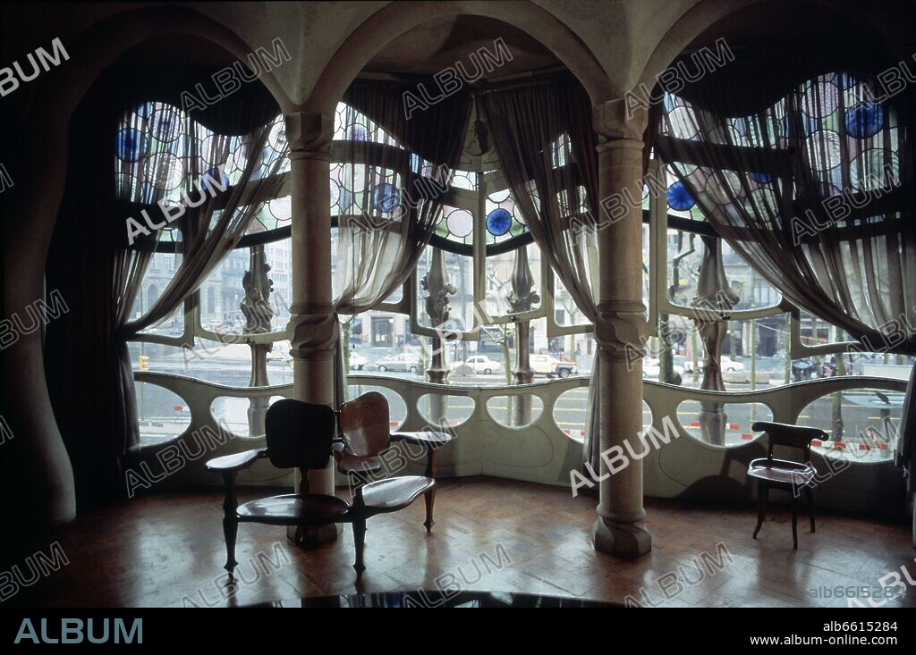 ANTONI GAUDÍ. INTERIOR DEL MIRADOR DE LA CASA BATLLO - SIGLO XX.
